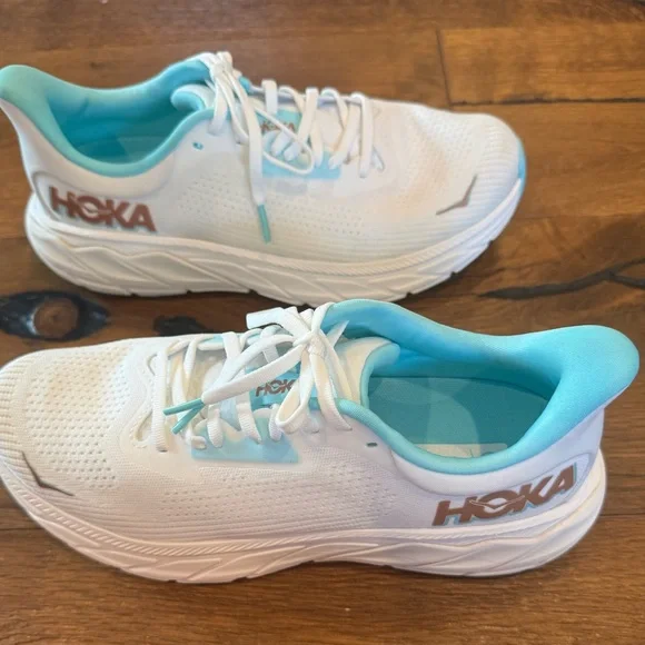 Hoka Arahi 7 White and Light Blue Athletic Shoes Like New Condition - Picture 3 of 9